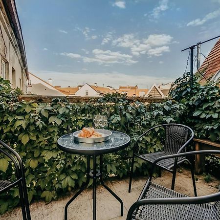 Spacious - 140 Square Meters Apartment, Vilnius City Centre エクステリア 写真